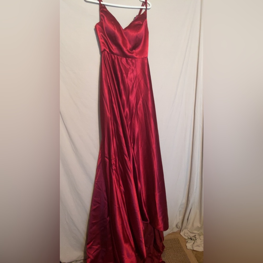 Red loyeloy silky dress